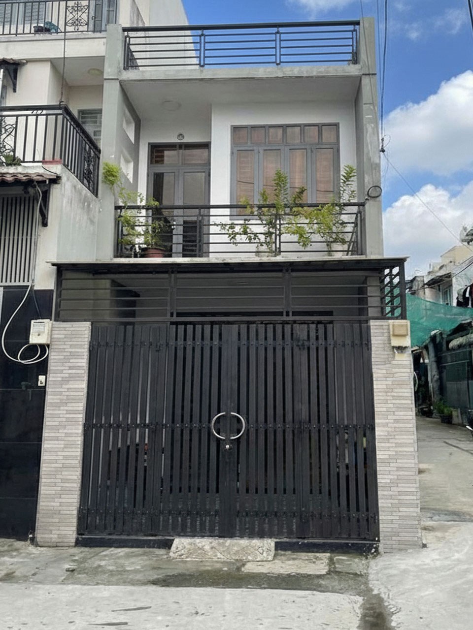 Nhà 2 tầng L1592 tại Bình Tân 49m² giá 3.9 tỷ - Lô góc, SHR, đầy đủ tiện ích!