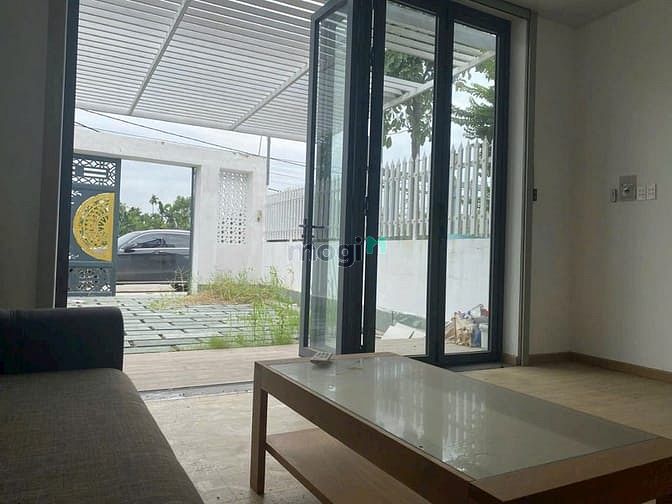 Nhà cho thuê mặt sông Vàm Thuật, Thạnh Xuân 43, Quận 12 - Sân ô tô, 3 phòng ngủ chỉ 12 triệu!