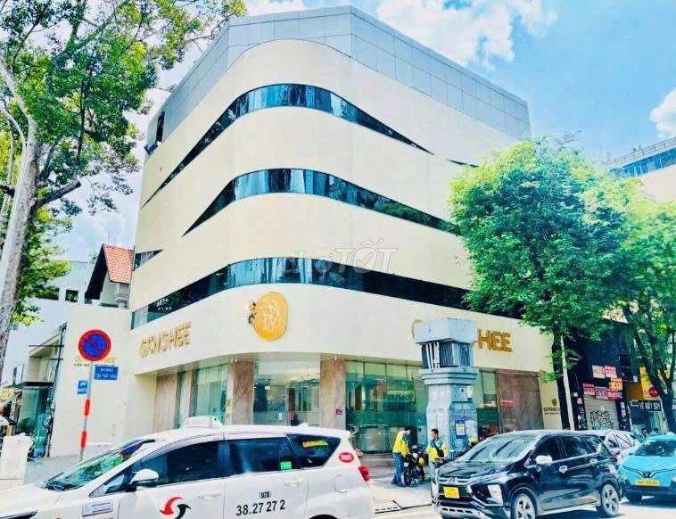 Cho thuê văn phòng mặt tiền Nguyễn Thị Minh Khai Quận 1 - 200m² giá 140 triệu/tháng - Vị trí đắc địa!