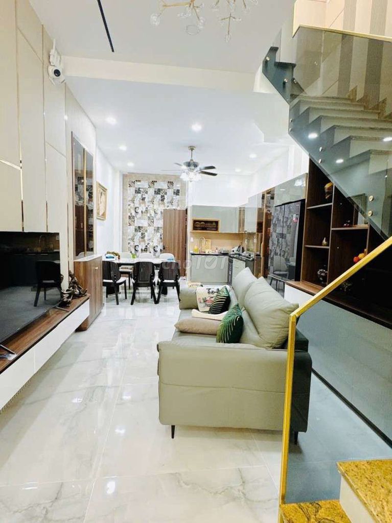 Nhà mặt tiền Huyền Quang, Tân Định, Quận 1 - 63m², giá 18.5 tỷ - Đầu tư sinh lời ngay!