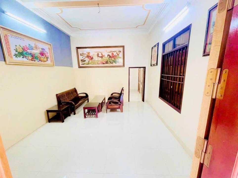 Nhà riêng Quang Trung Uông Bí 80m² giá 1.7 tỷ - Kinh doanh tốt, ô tô vào nhà!