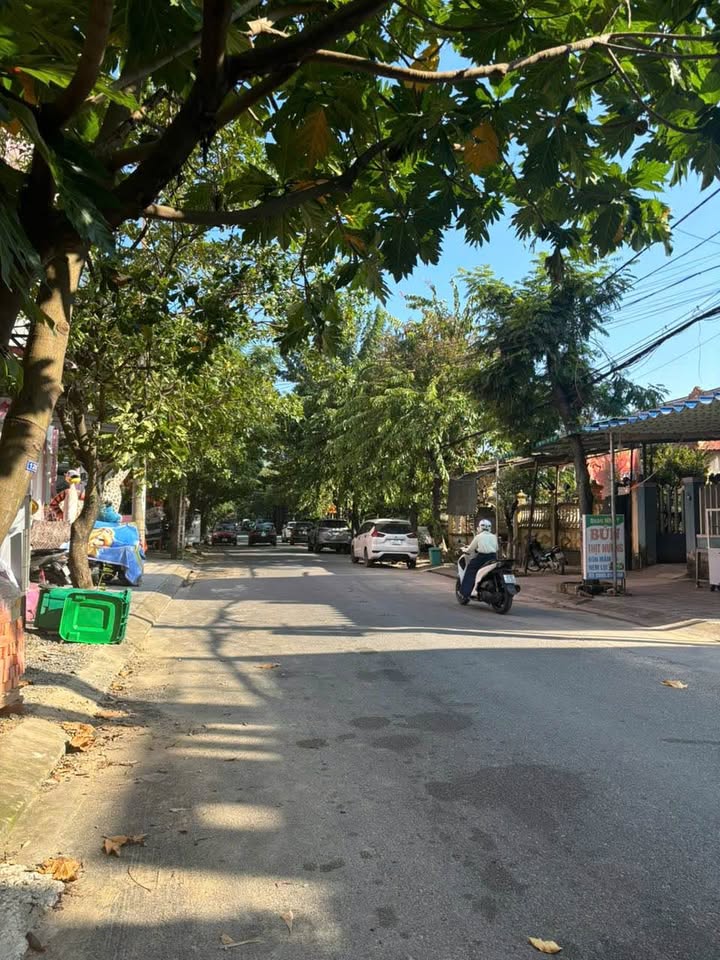 Nhà 4 tầng mặt tiền đường Nguyễn Xí 100m² giá 8 tỷ - Tiện nghi đầy đủ, vị trí đẹp!