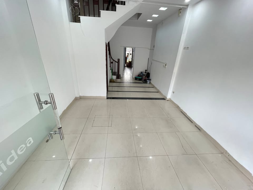 Front House cho thuê tại Ngọc Lâm 35m² giá 6 triệu - Kinh doanh ngay lập tức!