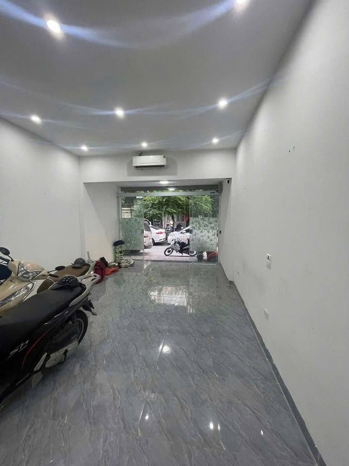 Mặt bằng kinh doanh cho thuê tại Nghĩa Tân Cầu Giấy 54m² chỉ 8 triệu - Vị trí đắc địa cho mọi loại hình kinh doanh!