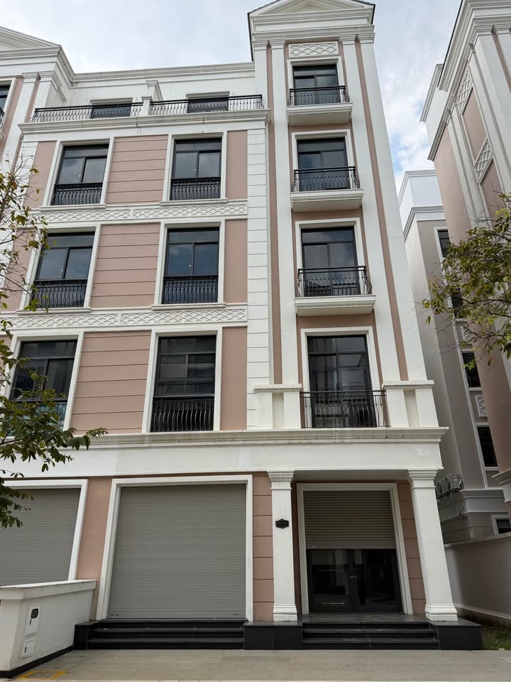 Nhà phố Glory M5-29 Vinhomes Grand Park Q9 120m² giá 18 tỷ - Không khác gì biệt thự song lập!