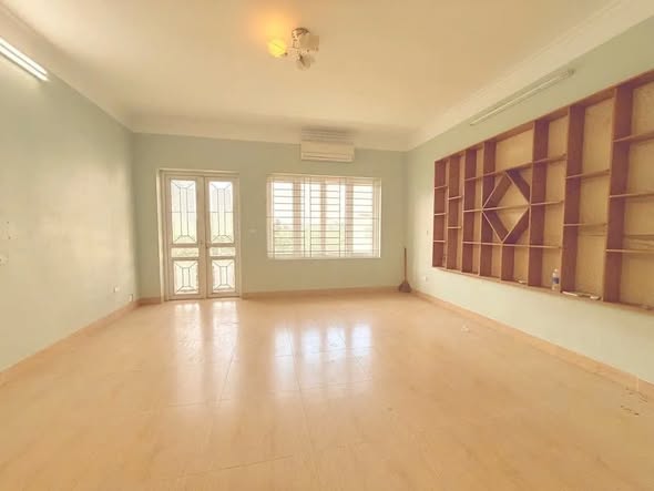 Nhà 5 tầng độc lập Ngọc Thụy 100m² giá 24.5 tỷ - Ô tô vào tận nhà!