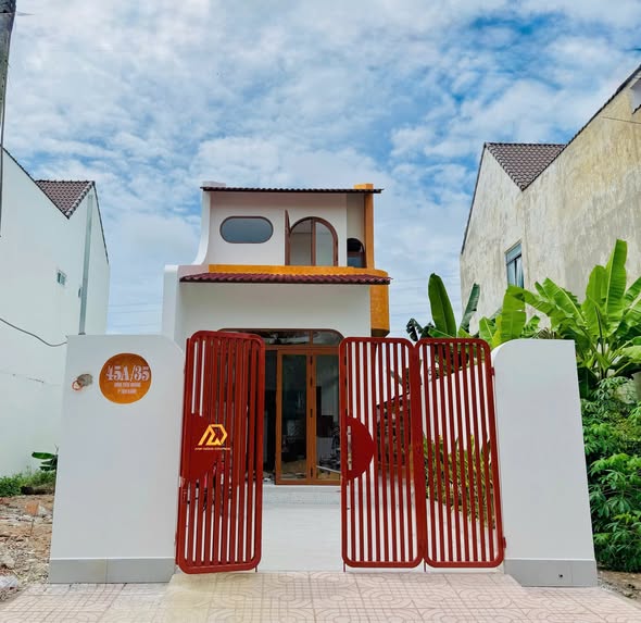 Nhà khu Kim Cương, Tân Hạnh, Vĩnh Long 100m² giá 2.59 tỷ - Nội thất đầy đủ, dọn vào ở ngay!