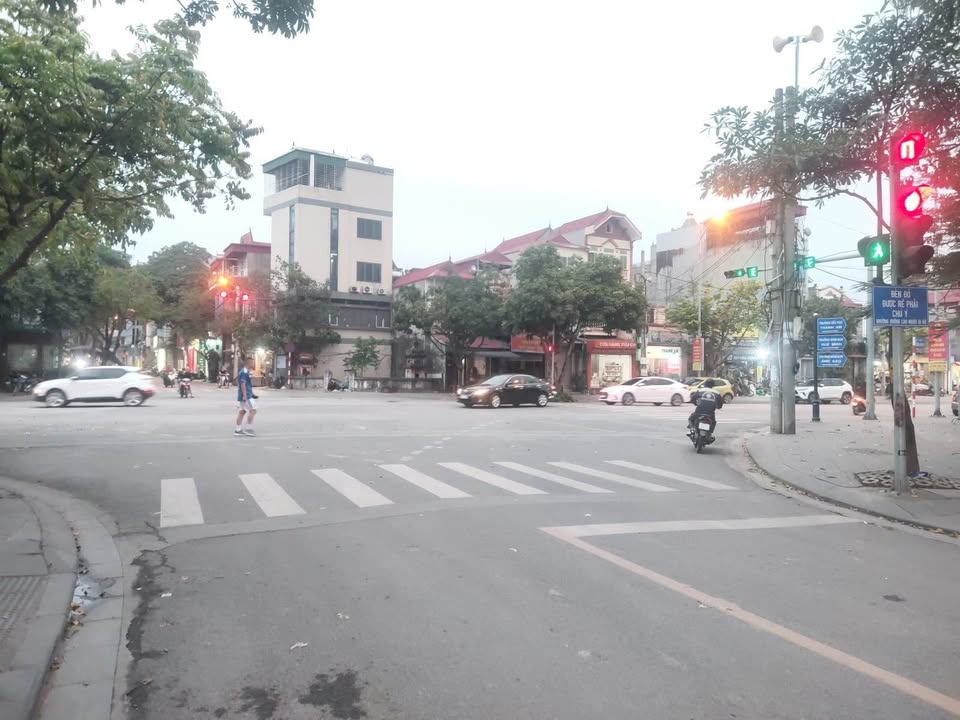 Mặt phố Thanh Am Long Biên 77m² giá 26 tỷ - Kinh doanh đỉnh cao!