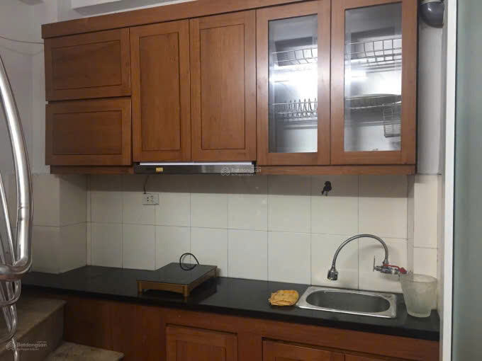 Cho thuê nhà phố Hàng Lược, Hoàn Kiếm 16m² giá 7.5 triệu - Vị trí đắc địa gần chợ Đồng Xuân!