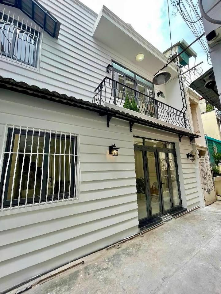 Nhà phố Tân Bình - Cách Mạng Tháng 8 - 34m² giá 5.6 tỷ - Thiết kế sang trọng, vào ở ngay!