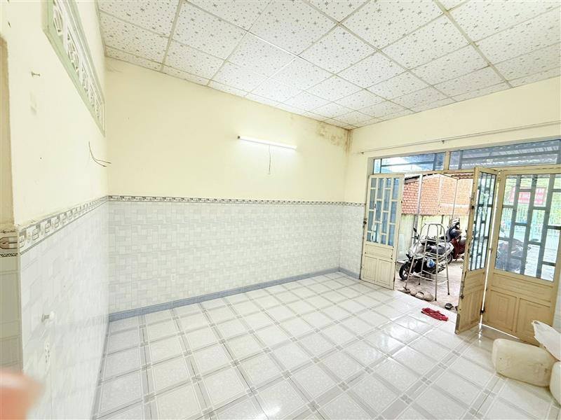 Nhà 2 mặt tiền xã Tân Nhựt, Bình Chánh 180m² chỉ 4.5 tỷ - Cơ hội đầu tư hấp dẫn!