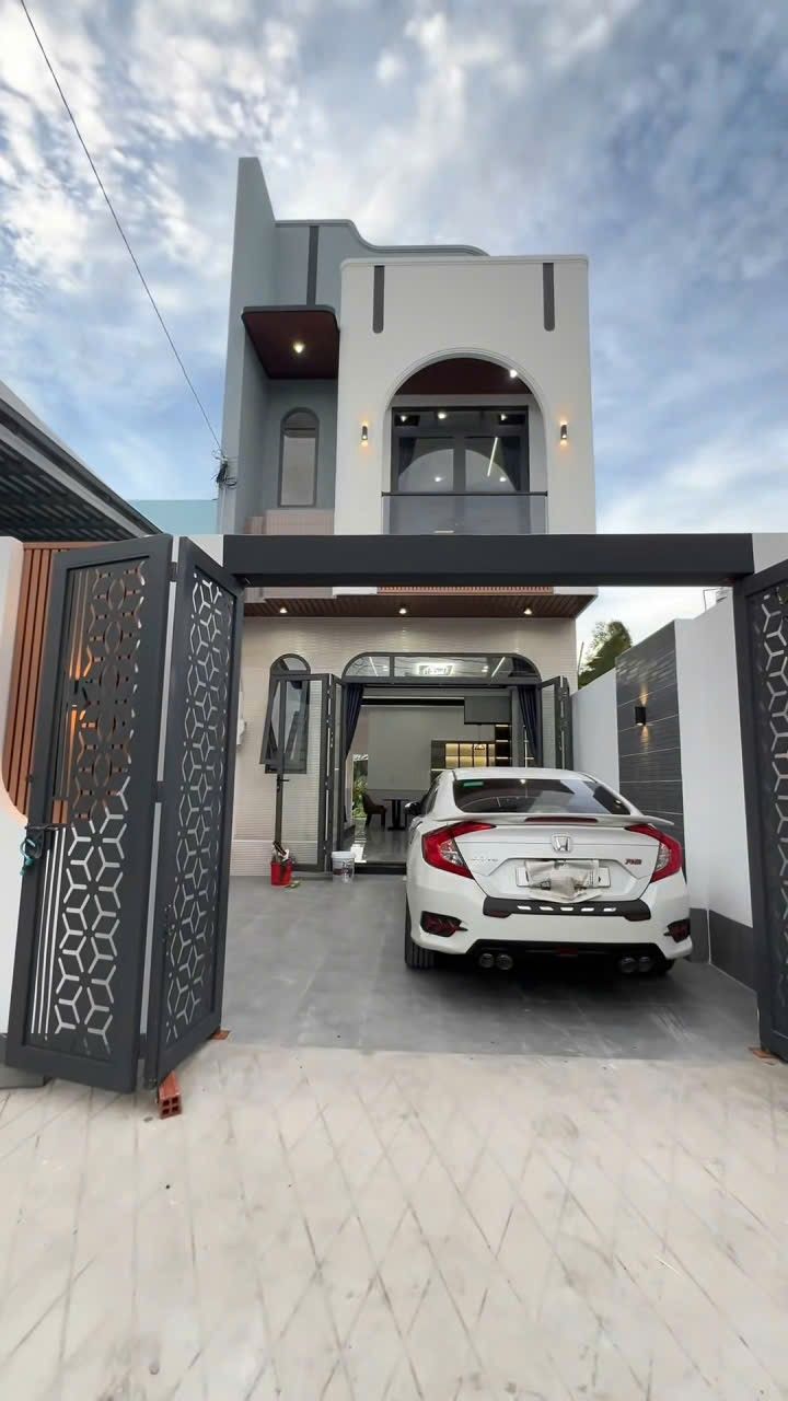 Nhà 1 trệt 1 lầu tại Tân Túc, Bình Chánh 85m² giá 1.89 tỷ - Sẵn sàng vào ở!