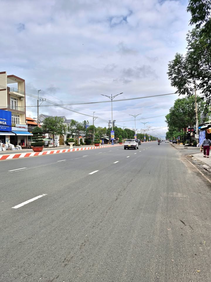 Bán gấp mặt tiền đường Nguyễn Chí Thanh, phường 3, Tây Ninh, 334m² - Vị trí kinh doanh đắc địa!