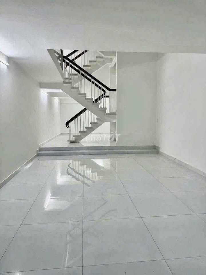 Nhà nguyên căn đường Sư Vạn Hạnh, Quận 10, 75m² - Cho thuê giá tốt!