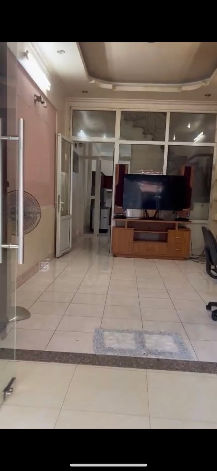 Nhà cho thuê 2 mặt hẻm xe hơi Cách Mạng Tháng 8, Quận 3 - Full nội thất, tiện nghi