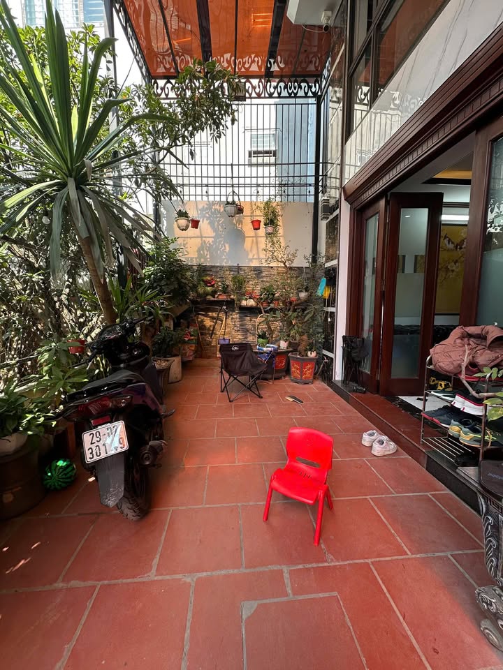 Nhà Thạch Bàn 30m² giá 6.85 tỷ - Kiến trúc 6 tầng kiên cố, đón Tết ngay!