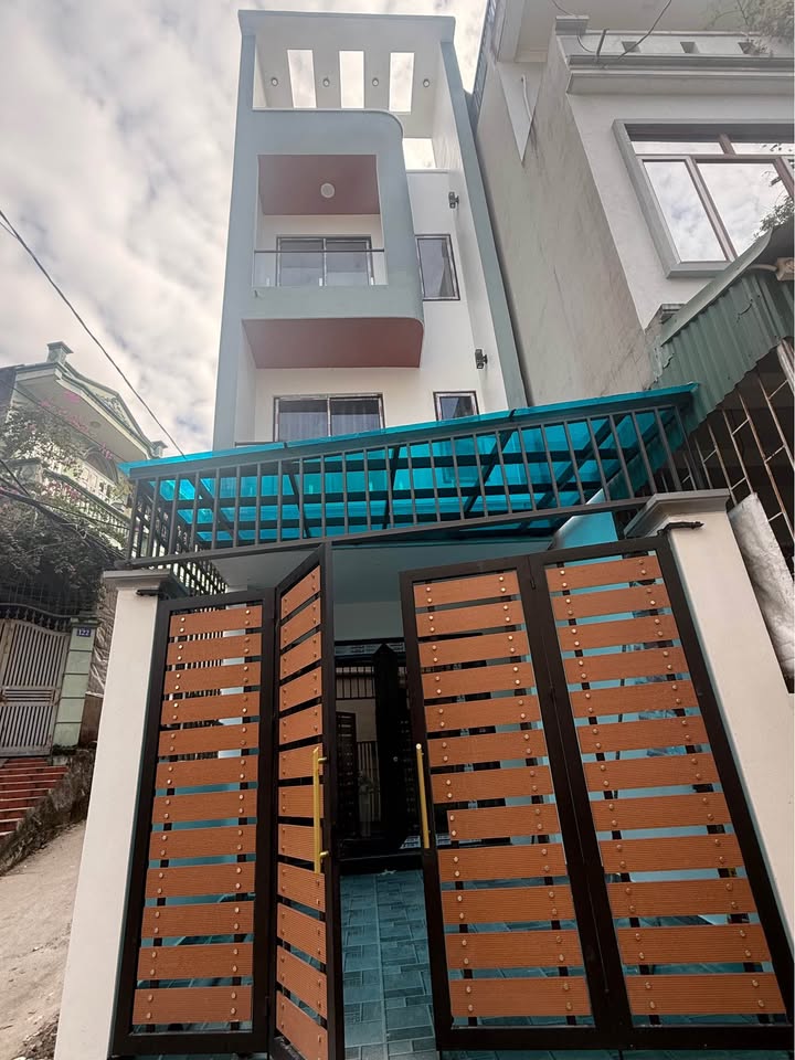 Nhà đẹp ngõ 20 đường Cao Xanh, Hạ Long 80m² giá 4.2 tỷ - Full nội thất sang trọng!