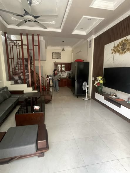 Cho thuê nhà 3 tầng mặt đường 19/5, phường Nguyễn Trãi, 48m² - Sạch sẽ, đầy đủ nội thất!