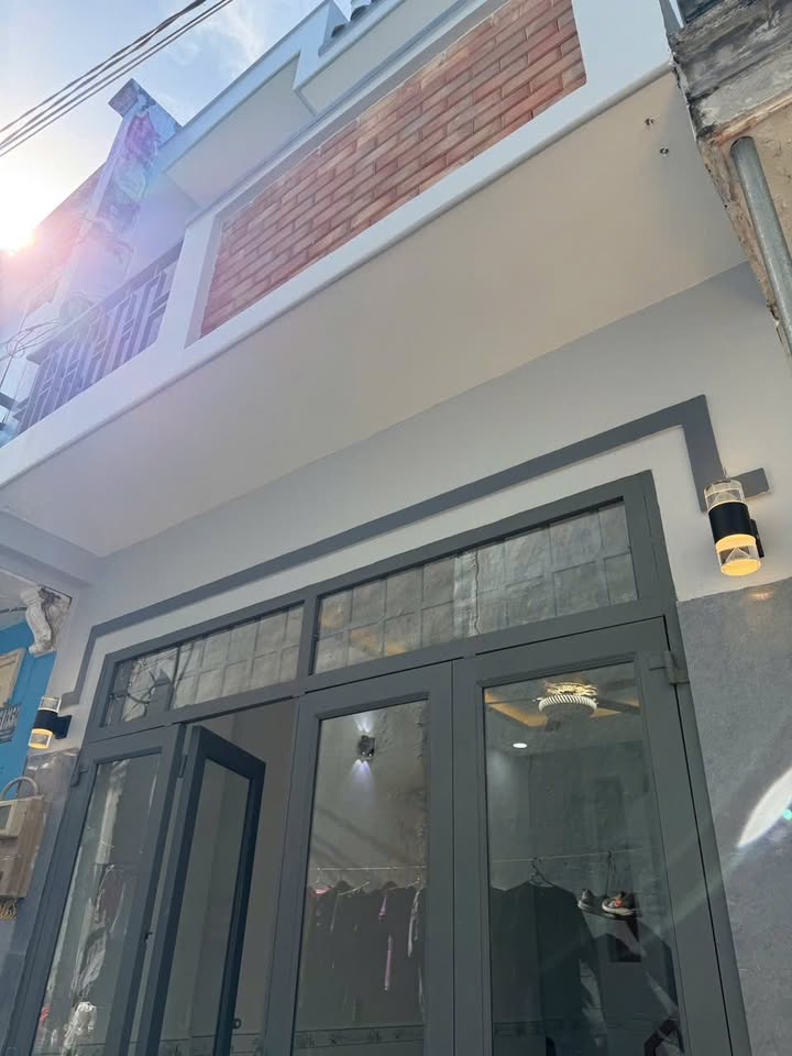 Nhà phố 2 phòng ngủ đường HT17, quận 12, 36m² giá chỉ 1.68 tỷ - Sẵn sàng vào ở ngay!