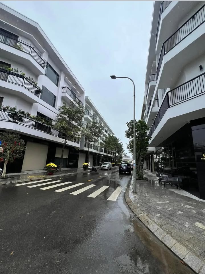 Nhà phố mặt tiền Hoa Phượng, Quang Trung, Quy Nhơn 85m² giá 8.8 tỷ - Đầu tư sinh lời ngay!