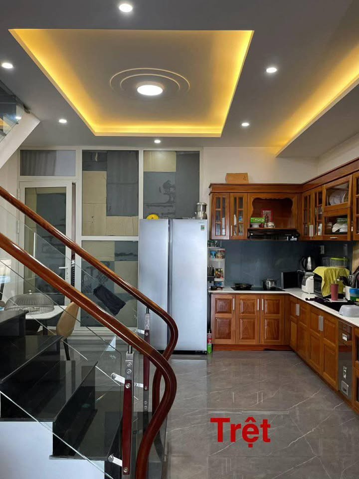 Cho thuê mặt bằng tầng trệt chợ Ngô Quyền Đà Lạt - Kinh doanh tự do, giá 12 triệu!