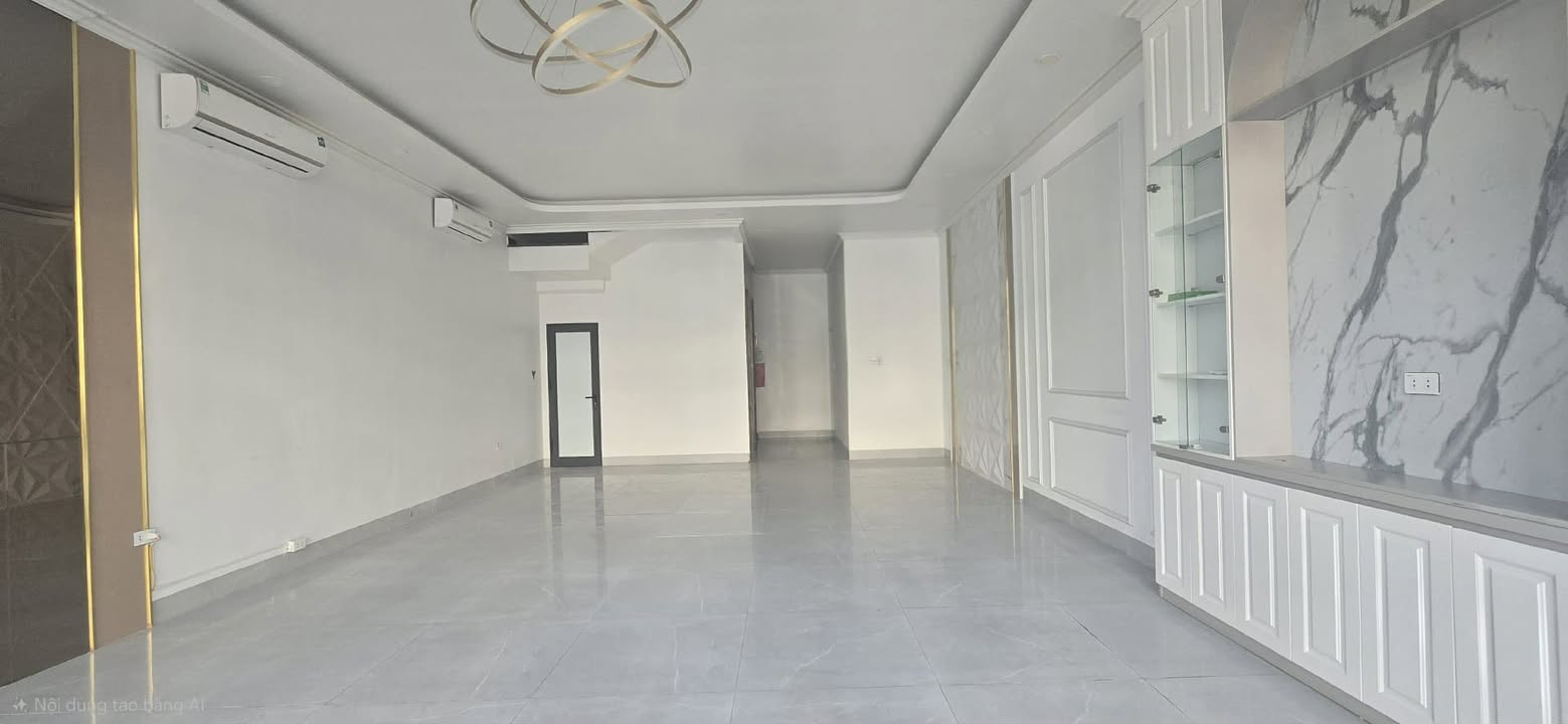 Nhà cho thuê mặt tiền đường Nguyễn Văn Cừ, 75m² - Phù hợp làm văn phòng, spa, showroom!