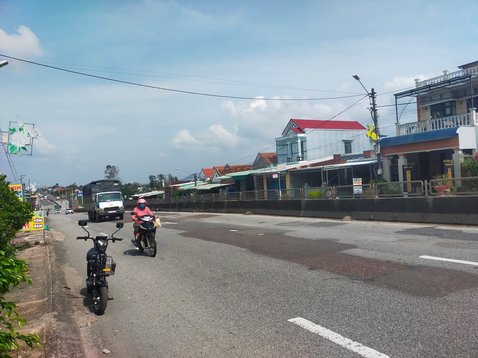 Đất mặt tiền Quốc lộ 1A, Mỹ Hiệp, 200m² giá 1.5 tỷ - Đầu tư sinh lời ngay!