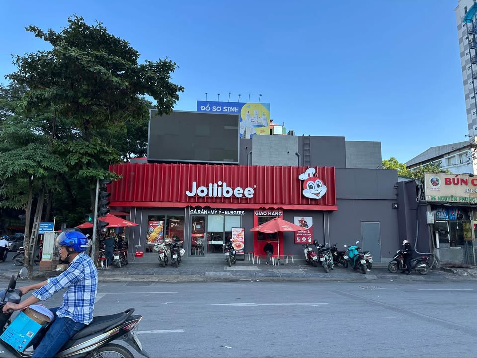 Biệt thự sân vườn Cầu Giấy 170m² giá 50 triệu/tháng - Mặt tiền 20m đắc địa!