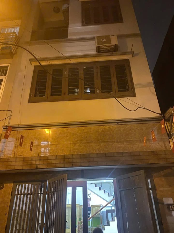 Nhà nguyên căn đường Vũ Xuân Thiều, Sài Đồng 52m² giá 9 triệu - Full nội thất, ô tô vào tận nơi!