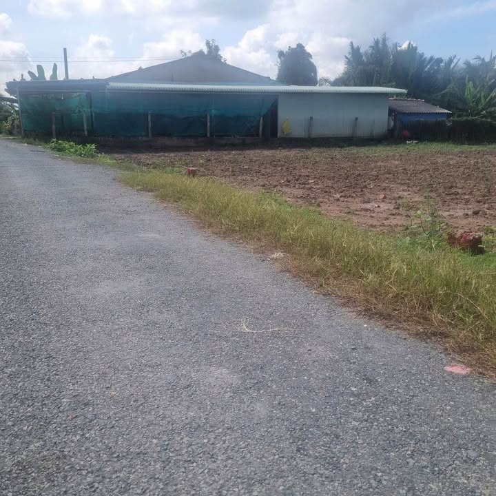 Đất nền ấp 1 Vĩnh Công 120m² giá 599 triệu - Mặt tiền đường nhựa, view kênh mát mẻ!