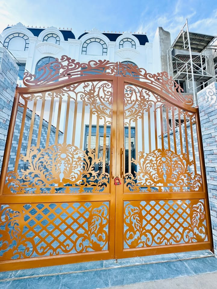 Nhà Lầu Tân Cổ Điển tại Mỹ Lộc, Cần Giuộc 98m² giá 2.7 tỷ - Pháp lý rõ ràng, sẵn sàng ở ngay!