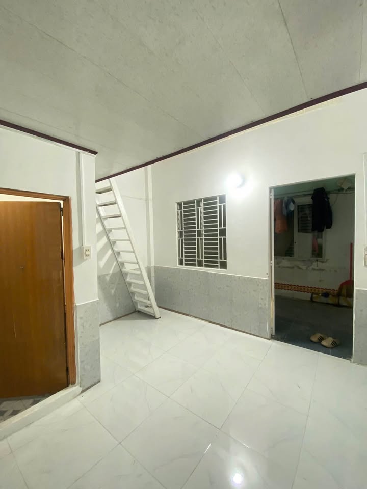 Phòng trọ cho thuê hẻm 388J Nguyễn Văn Cừ, 22m² giá chỉ 1.8 triệu - Giờ giấc tự do!