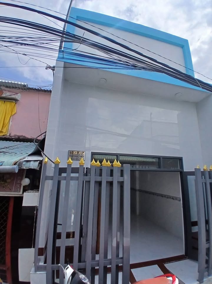 Nhà trệt lầu 2 mặt tiền hẻm 63 Phạm Ngọc Thạch 72m² giá 900 triệu - Tiện ích đầy đủ quanh khu vực!