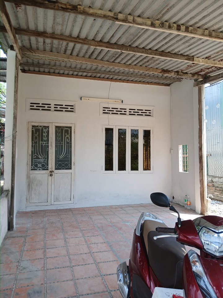 Nhà nguyên căn Nha Trang đường Đồng Muối 2 giá 3 triệu - Sân rộng, điện nước nhà nước