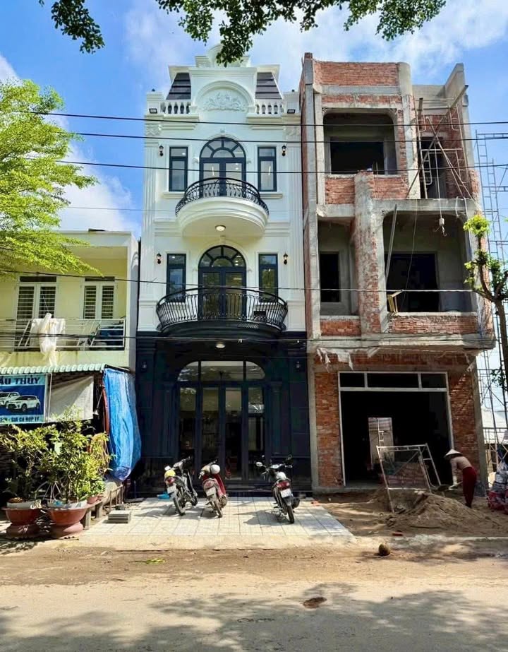 Nhà mặt tiền trệt 02 lầu mới xây tại Long Tuyền, Cần Thơ - Giá chỉ 4 tỷ!