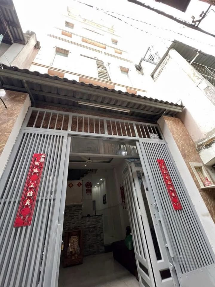 Nhà phố Phạm Văn Chí, Quận 6, 36m² giá 5.9 tỷ - Khu vực an ninh, tiện ích đầy đủ!