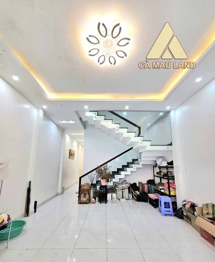 Nhà đẹp 1 trệt 1 lầu tại khu LICOGI, phường An Xuyên, Cà Mau - Sổ hồng chính chủ giá 2 tỷ!