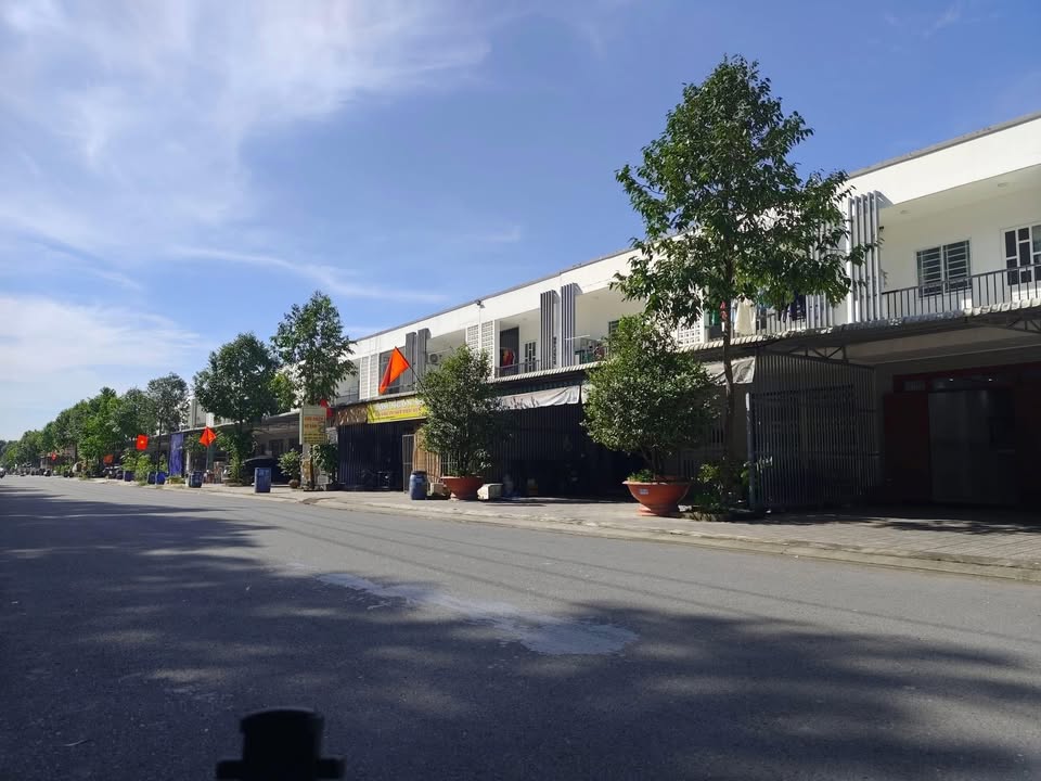 Nhà phố Bàu Bàng 150m² giá thỏa thuận - Mặt đường D18 hướng Đông, gần chợ đêm!