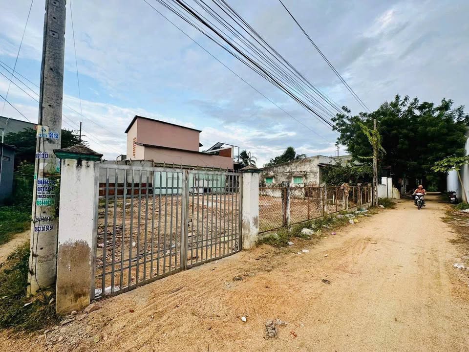 Đất 2 mặt tiền tại Thị trấn Phước Dân, Ninh Phước, 183m² giá 1.4 tỷ - Cơ hội đầu tư hấp dẫn!