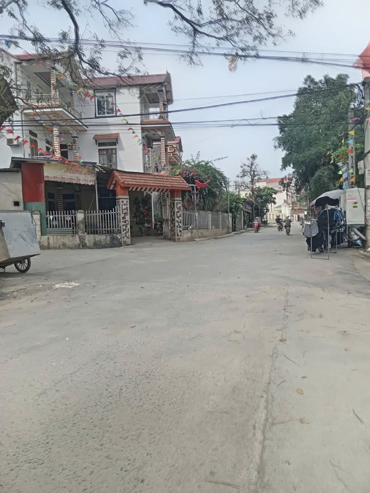 Đất nền 60m² mặt tiền rộng tại Đông Yên, Quốc Oai - Giá chỉ 1.7 tỷ!