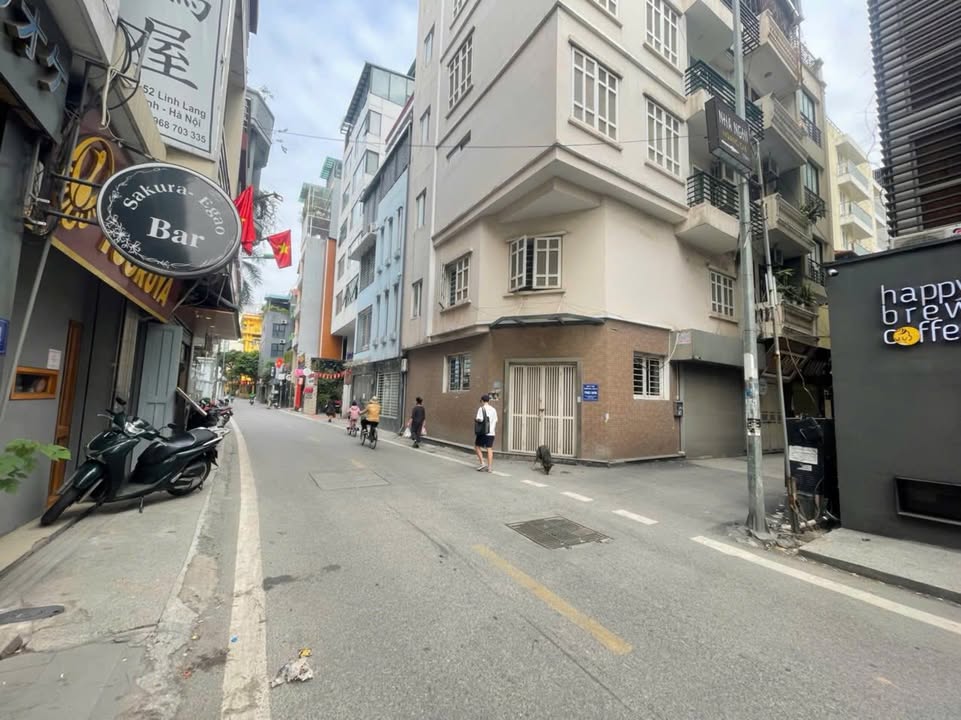 Nhà mặt phố Linh Lang - Ba Đình 155m² giá 75 tỷ - Lô góc ô tô tránh