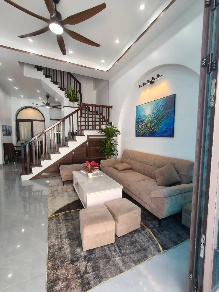 Nhà 3 tầng Ngõ Phố Cầu Cốn, Hải Dương 70m² giá 2.48 tỷ - Môi trường yên tĩnh, gần chợ!