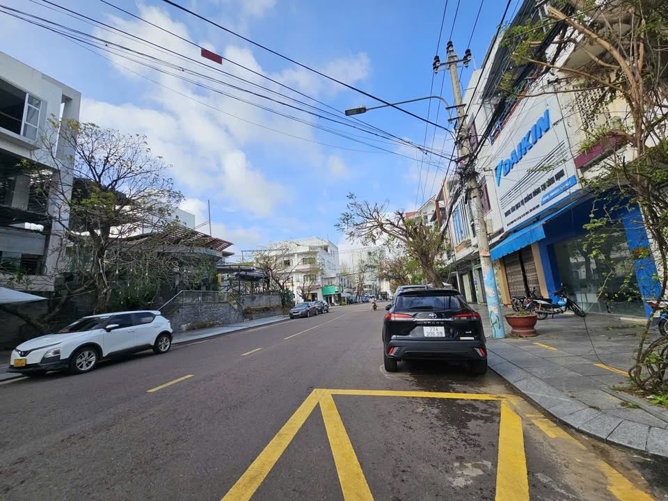 Nhà 3 tầng đẹp khu nội bộ ô tô Lê Thánh Tôn, Quy Nhơn 90m² giá 7 tỷ - Cơ hội sở hữu tuyệt vời!