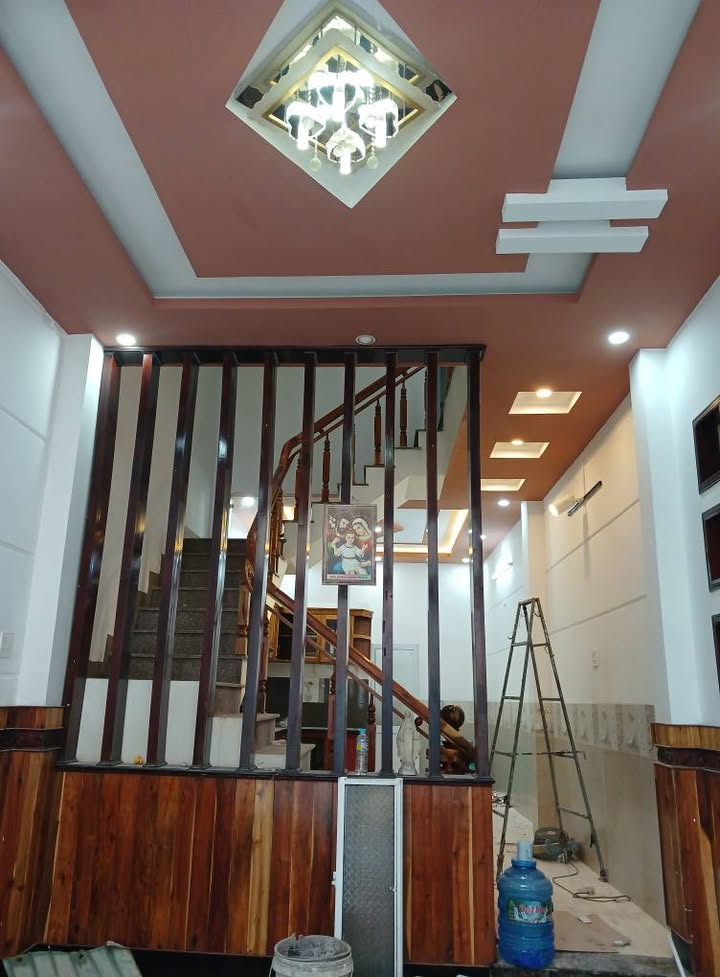 Nhà 1 trệt 3 tầng tại Ghềnh Ráng, Quy Nhơn 60m² giá 3.5 tỷ - Gần biển, tiện nghi đầy đủ!