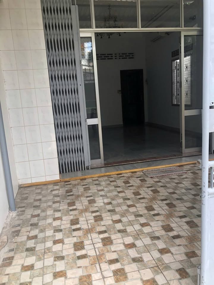 Nhà nguyên căn Đinh Lễ Nha Trang 3PN giá 8.5 triệu - Khu an ninh, gần biển!