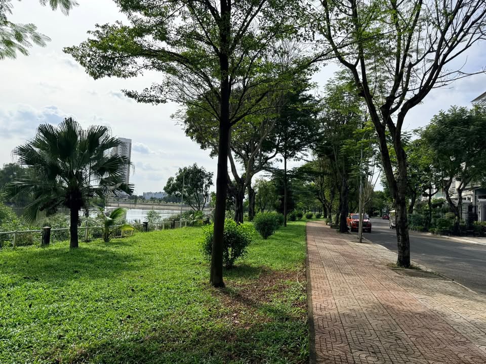 Biệt thự đơn lập KDC Sadeco ven sông Tân Phong 234m² giá 62 tỷ - Sổ hồng chính chủ!