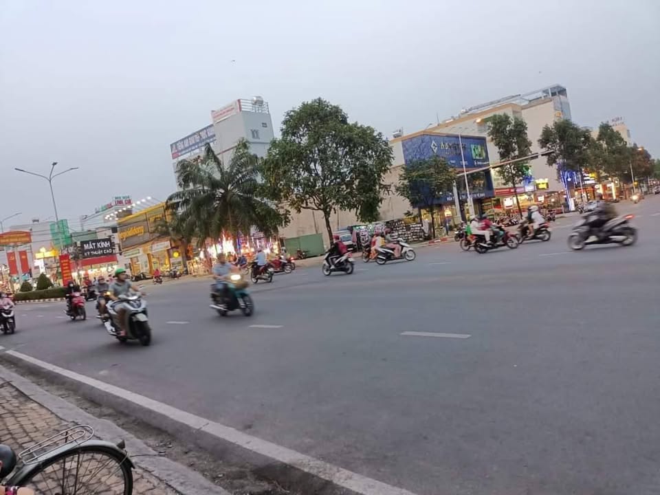 Bán nhà mặt tiền Nguyễn An Ninh, Dĩ An 127m² giá 19.5 tỷ - Vị trí đắc địa kinh doanh