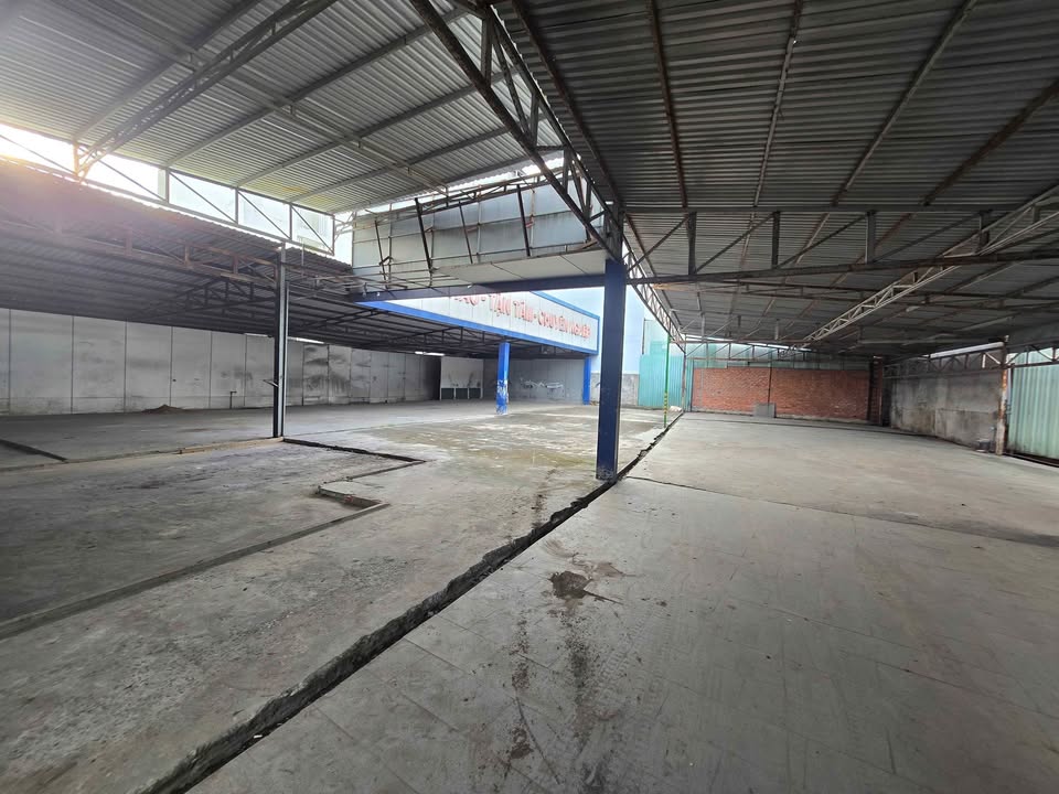 Cho thuê nhà mặt tiền Nguyễn Văn Quỳ, Quận 7 - Diện tích 1500m², phù hợp showroom