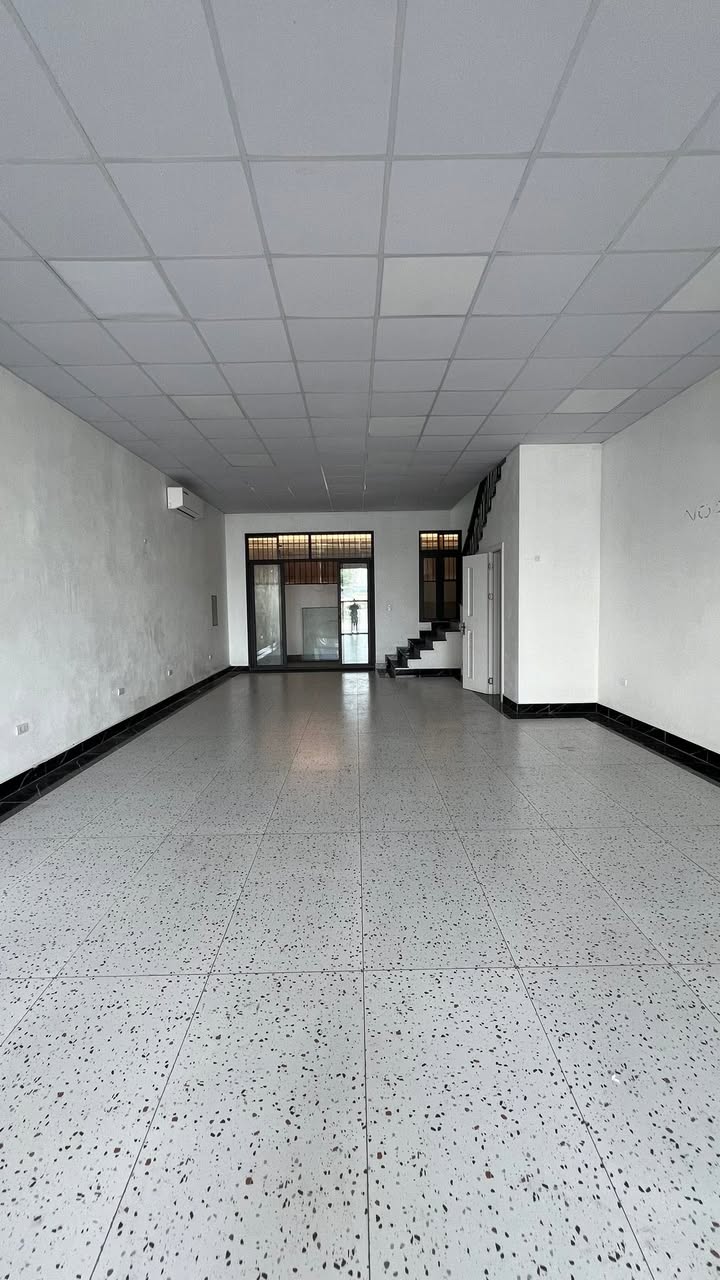 Nhà mặt đường Nguyễn Tất Tố, KĐT Hoàng Huy Mall 90m² - Kinh doanh thuận lợi!