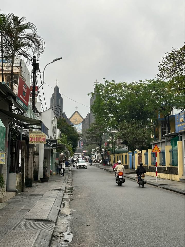 Bán gấp nhà mặt tiền đường Nguyễn Trường Tộ, TP Huế 205m² giá 20 tỷ - Đầu tư sinh lời ngay!